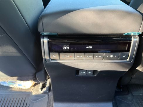 Used 2025 Lexus GX 550 w/ Cold Area Package AWD/4WD image 11