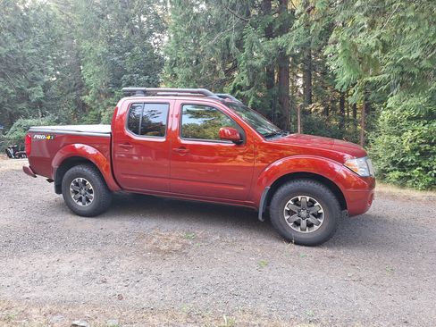 Used 2017 Nissan Frontier PRO-4X image 1