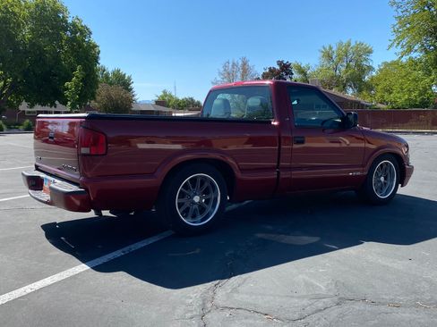 Used 2001 Chevrolet S10 Pickup LS w/ Preferred Equipment Group RWD image 10