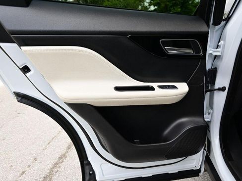 Used 2017 Jaguar F-PACE R-Sport image 14