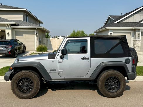 Used 2015 Jeep Wrangler Sport AWD/4WD image 2
