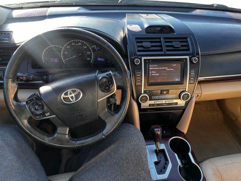 Used 2014 Toyota Camry XLE image 6