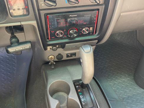 Used 2002 Toyota Tacoma PreRunner RWD image 25