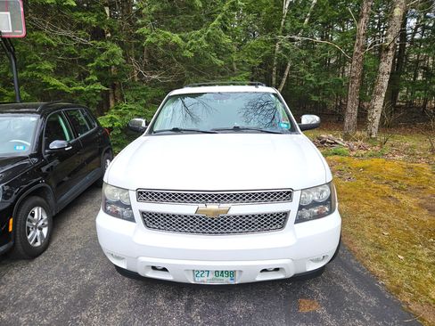 Used 2011 Chevrolet Tahoe LTZ AWD/4WD image 6