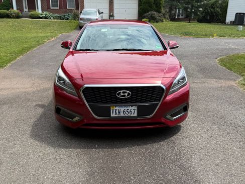 Used 2016 Hyundai Sonata SE FWD image 2