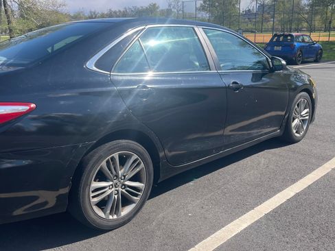 Used 2015 Toyota Camry SE FWD image 12