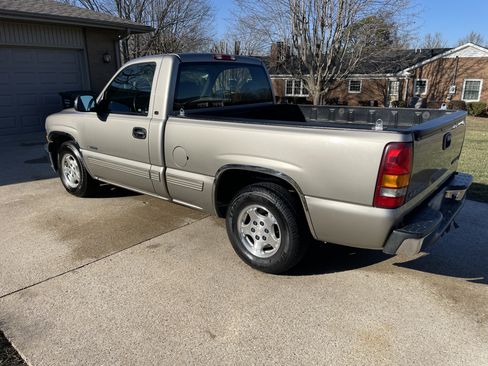 Used 2001 Chevrolet Silverado 1500 LS image 2