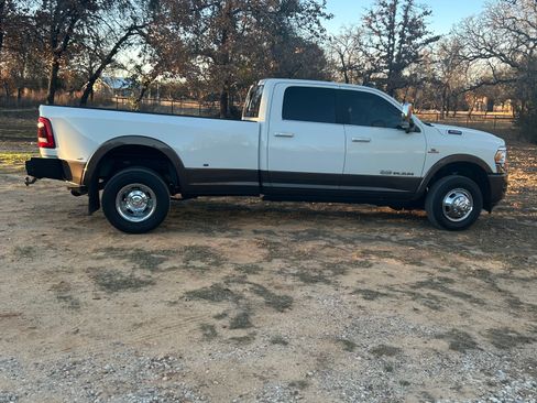 Used 2020 RAM 3500 Limited image 2