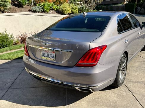 Used 2019 Genesis G90 5.0 Ultimate image 4