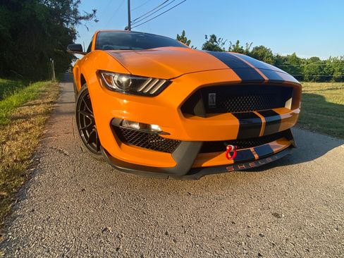 Used 2019 Ford Mustang Shelby GT350 w/ Technology Package image 5