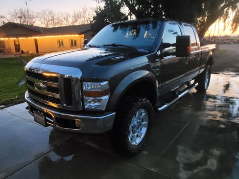 Used 2008 Ford F350 Lariat image 2