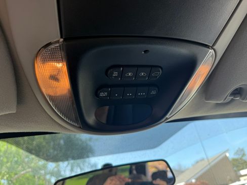 Used 2006 Dodge Grand Caravan SXT image 12