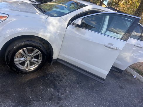 Used 2011 Chevrolet Equinox LT image 10