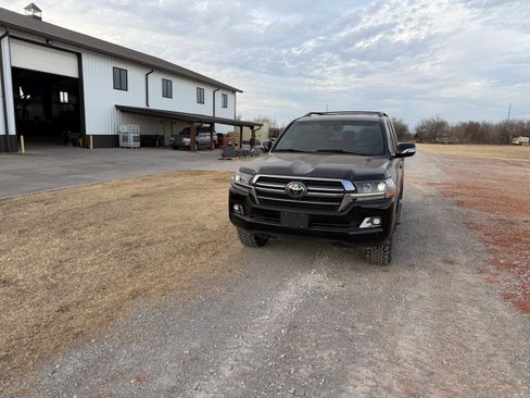 Used 2021 Toyota Land Cruiser Heritage Edition image 11