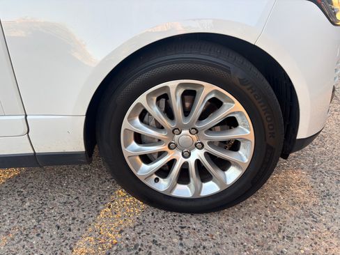 Used 2021 Land Rover Range Rover image 8