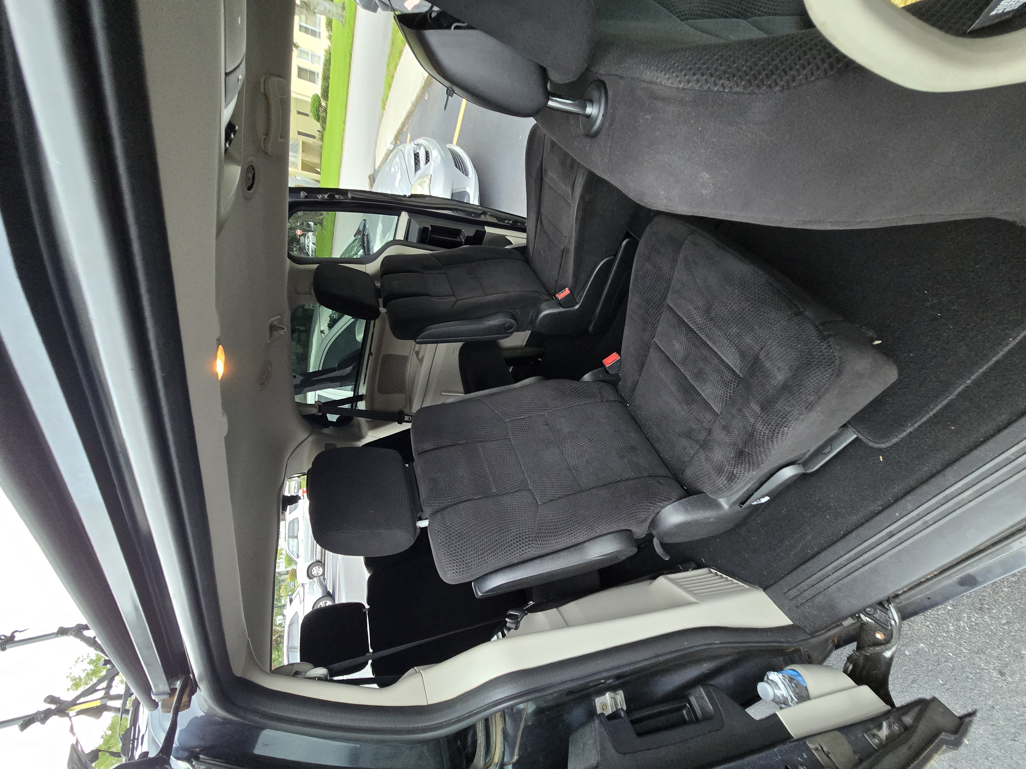 Used 2013 Dodge Grand Caravan SXT w/ Rear Park Assist Pkg FWD image 12