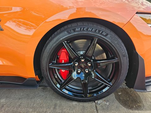 Used 2021 Ford Mustang Shelby GT500 w/ Carbon Fiber Handling Package image 12