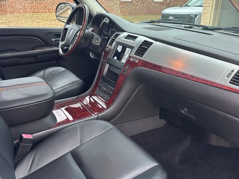 Used 2007 Cadillac Escalade EXT w/ Information Package image 14