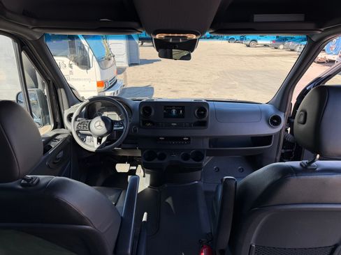 Used 2020 Mercedes-Benz Sprinter 2500 image 8