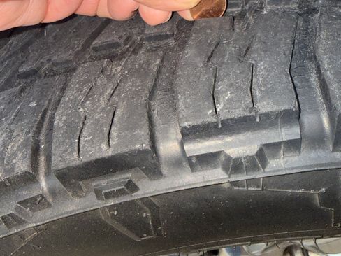 Used 2015 RAM 1500 Sport w/ Ignition Orange Sport Package image 19