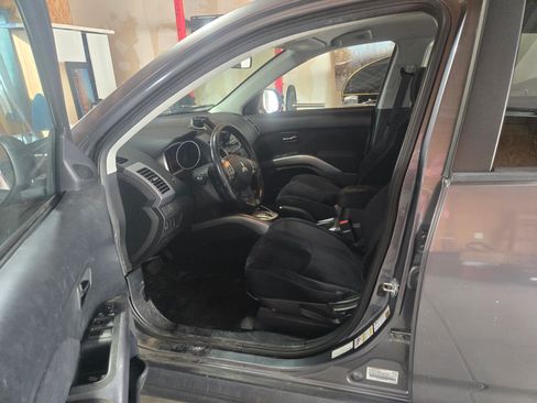 Used 2011 Mitsubishi Outlander ES image 12