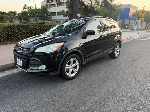 Used 2013 Ford Escape SE FWD image 2