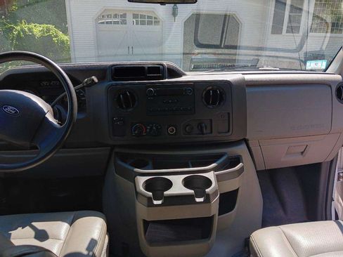 Used 2010 Ford E-250 and Econoline 250 RWD image 8