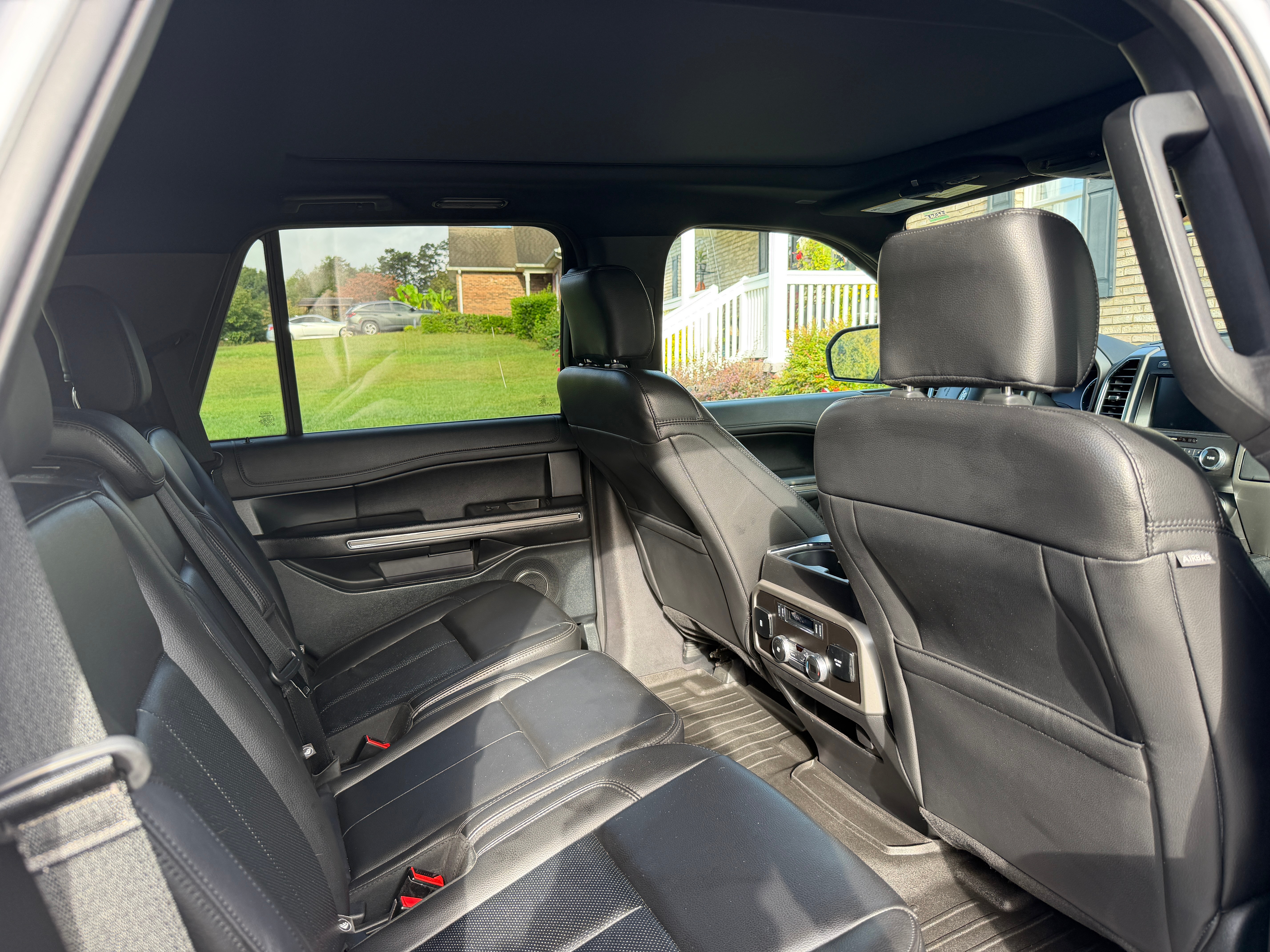 Used 2020 Ford Expedition XLT w/ Equipment Group 202A AWD/4WD image 14