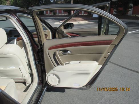 Used 2011 Acura RL image 17
