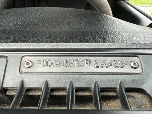 Used 2014 Jeep Wrangler Sport image 14