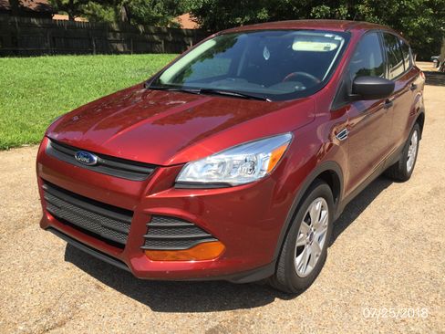 Used 2015 Ford Escape S FWD image 1