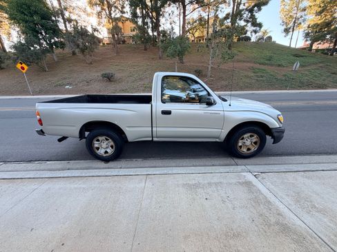 Used 2001 Toyota Tacoma 2WD Regular Cab image 6