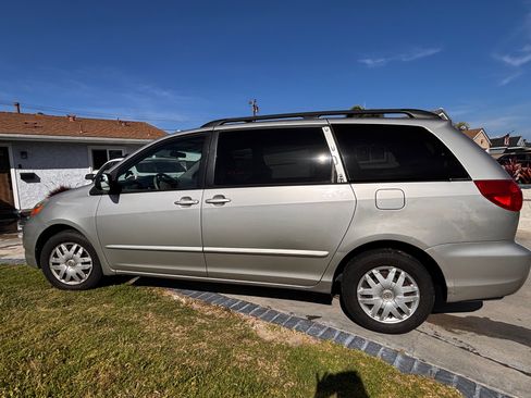 Used 2009 Toyota Sienna LE image 5