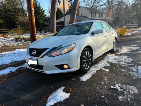 Used 2016 Nissan Altima 2.5 SV image 2