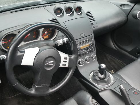 Used 2005 Nissan 350Z Touring RWD image 20