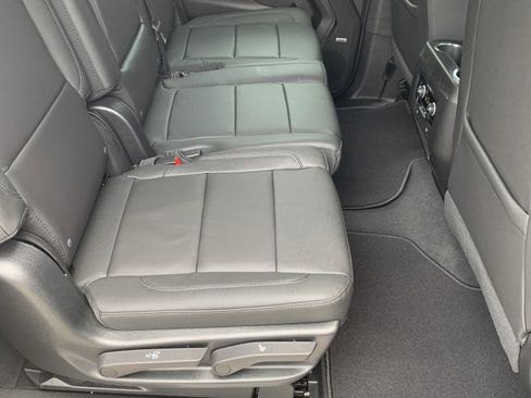 Used 2023 Chevrolet Suburban LT image 10