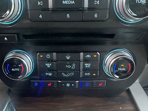 Used 2018 Ford F150 Lariat w/ Equipment Group 502A Luxury RWD image 20