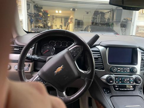 Used 2015 Chevrolet Suburban LTZ image 9
