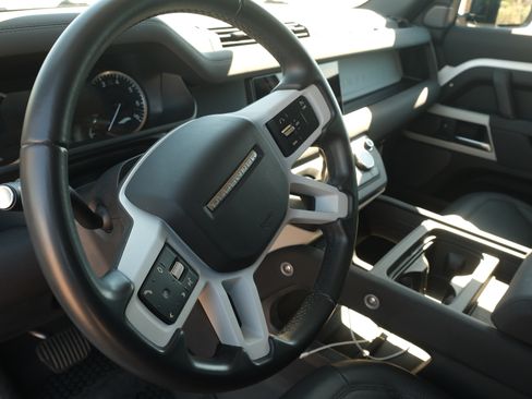 Used 2023 Land Rover Defender 110 S image 21