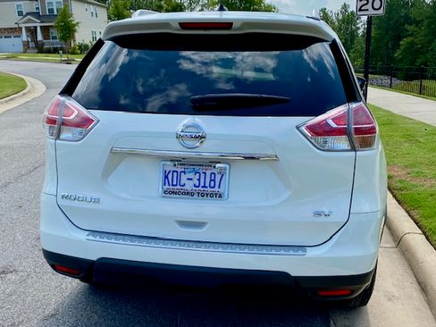 Used 2016 Nissan Rogue SV w/ SV Premium Package FWD image 13