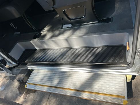 Used 2016 Mercedes-Benz Sprinter 2500 image 21