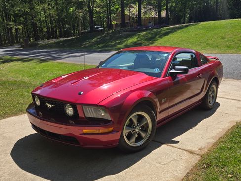 Used 2006 Ford Mustang GT Premium RWD image 1