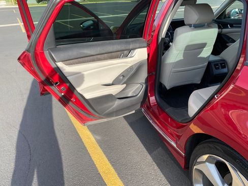 Used 2018 Honda Accord Touring image 20