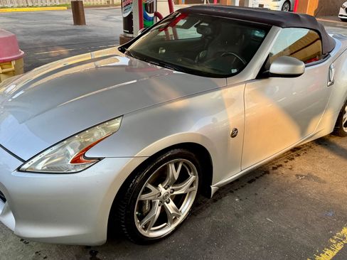 Used 2010 Nissan 370Z Touring w/ Sport Pkg RWD image 14