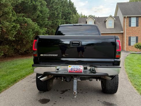 Used 2006 Chevrolet Silverado 2500 LT w/ Onstar Plus Package AWD/4WD image 17