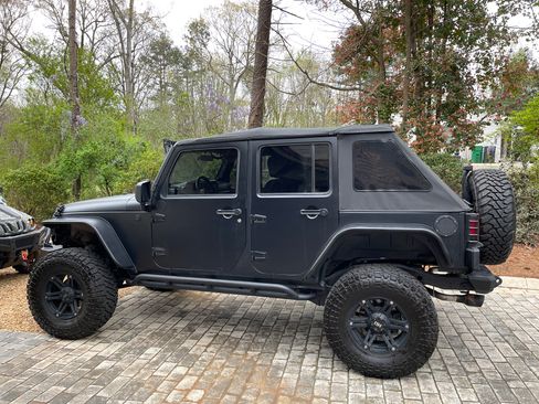 Used 2008 Jeep Wrangler Unlimited Rubicon w/ Dual Top Group AWD/4WD image 13
