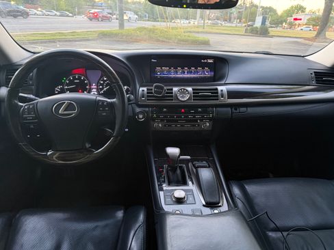 Used 2015 Lexus LS 460 AWD w/ Comfort Package image 9