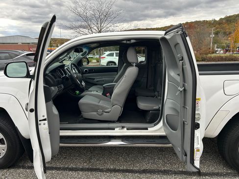 Used 2013 Toyota Tacoma 4x4 Access Cab V6 image 5