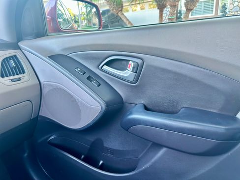 Used 2012 Hyundai Tucson Limited w/ Premium Pkg FWD image 25