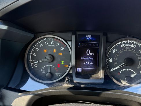 Used 2017 Toyota Tacoma TRD Off-Road image 29